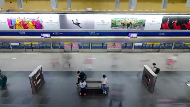 Тайбэй Тайвань Сверху Вниз Времени Вид Переполненного Пассажира Входящего Выходящего — стоковое видео