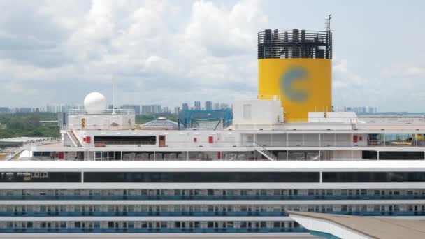 Top View Cruise Ship People Onboard Marina Bay Cruise Terminal — Stock Video