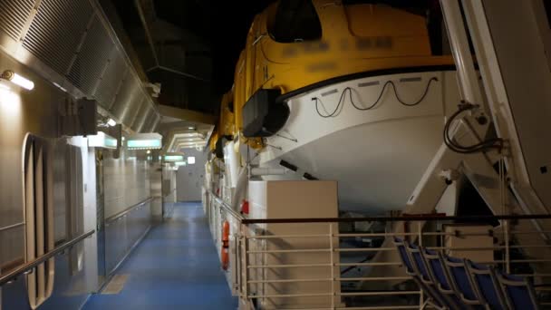 Θέα Στο Κατάστρωμα Του Πλοίου Κρουαζιερόπλοιων Ενώ Ταξιδεύετε Διεθνή Ανοικτή — Αρχείο Βίντεο
