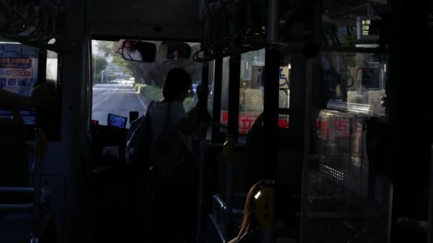 2030年7月23日 台湾の台北市公共交通機関の公共バス内にあるタイペイ タイペイ 台湾のランドスケープビューが市内を移動しながら 公共バスの中を移動します — ストック動画