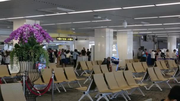 Февраля 2023 Пхукет Таиланд Толпа Пассажиров Зале Ожидания Зала Вылета — стоковое видео