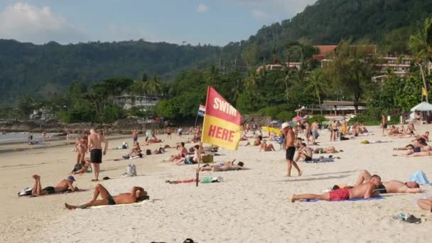 Janeiro 2023 Phuket Thailand Many Lotado Pessoas Tirar Férias Relaxar — Vídeo de Stock