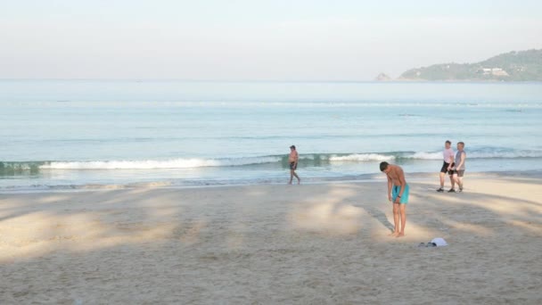 Janeiro 2023 Phuket Thailand People Relaxing Sunbath Summer Vacation Tropical — Vídeo de Stock