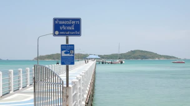 Abril 2023 Phuket Thailand Passenger Pessoas Turista Andando Cais Concreto — Vídeo de Stock