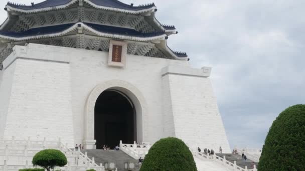Blick Auf Die Landschaft Der Chiang Kai Shek Memorial Hall — Stockvideo