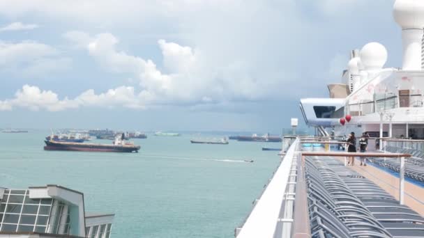 Απρίλης 2023 Singapore Φάσμα Των Θαλασσών Royal Caribbean Κατάστρωμα Κρουαζιερόπλοιων — Αρχείο Βίντεο
