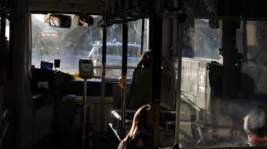 30 Temmuz 2023 Taipei, Taiwan.manzara görüntüsü Taipei metropolü kamu otobüsünün içinde, şehirde hareket halindeyken.