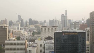 13 Nisan 2022: Bangkok, Tayland: Silon-Sathorn yolu çevresindeki Bangkok şehri manzaralı