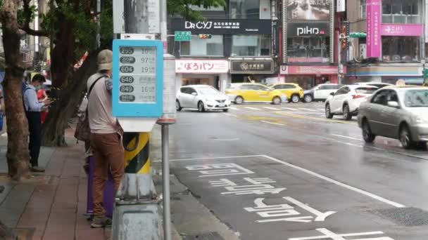 July27 2023 Taipei Taiwan Landscape Street View Bus Stop People — ストック動画