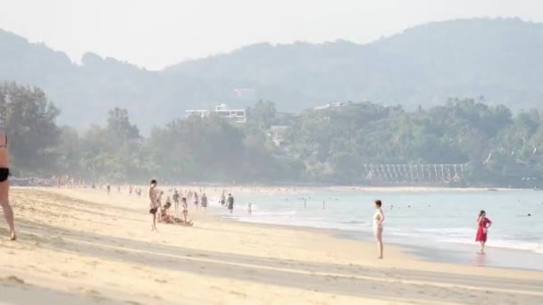 Aprile 2023 Phuket Thailandia Timelapse Video Persone Affollate Rilassanti Prendere — Video Stock