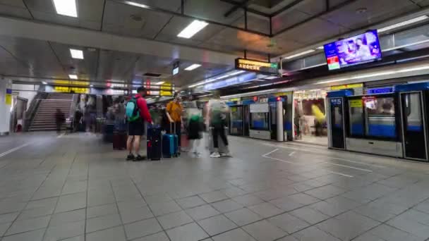 Часовий Вигляд Переповненого Пасажира Який Сідає Вилітає Платформи Поїздів Метро — стокове відео