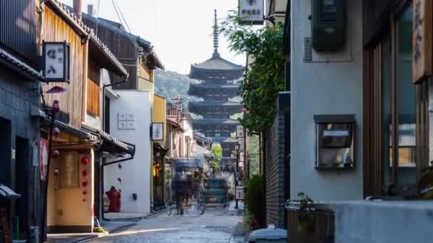 Biraz Trafik Olan Yerel Caddenin Zaman Aşımı Manzarası Insanlar Kyoto — Stok video