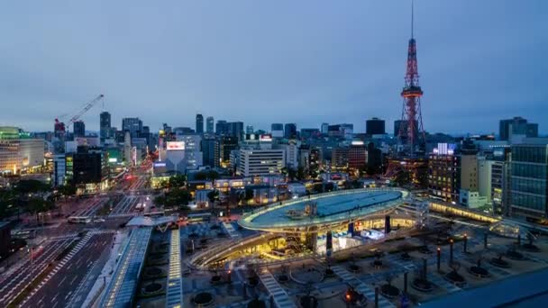Nagoya Kulesi Binası Yüksek Binaların Arasında Günbatımının Alacakaranlık Rengi Gökyüzünde — Stok video