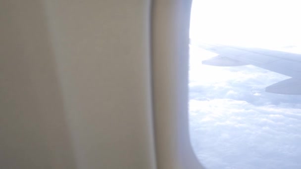 Widok Przez Okno Samolotu Wnętrza Kabiny Podczas Lotu Wspinaczka Nieba — Wideo stockowe