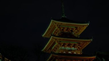 Eski Kyoto, Higashiyama 'daki Yasaka Pagoda' nın antik Japon mimari binasına yakınlaştırılmış manzara
