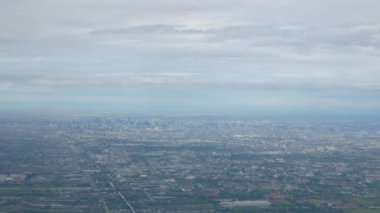 Tayland 'da Bangkok yakınlarında banliyö kırsalında uçarken gökyüzünden doğal manzara