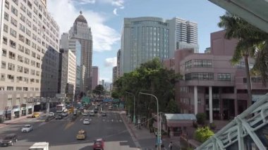 26 Temmuz 2023.Tayvan, Tayvan hava görüntüsü ile başkent Tayvan arasındaki ana cadde kavşağı biraz trafik ile yoğun saatlerde merkez iş bölgesi bölgesinde. Şehir manzarası