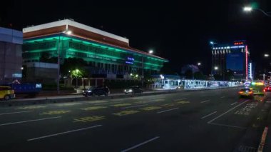 Taipei ana istasyon bölgesinde çok sayıda trafik ulaşımı ile gece zamanı Timelapse sokak görüntüsü uzun ışık maruz, toplu taşıma gece zamanı mega şehir Tayvan 'da