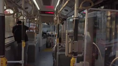 29 Temmuz 2023 Taipei, Taiwan.manzara görüntüsü Tayvan 'daki Taipei metropolü toplu taşıma aracının içinde.