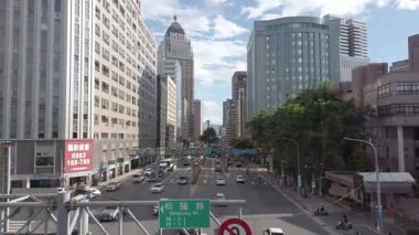26 Temmuz 2023.Tayvan, Tayvan hava görüntüsü ile başkent Tayvan arasındaki ana cadde kavşağı biraz trafik ile yoğun saatlerde merkez iş bölgesi bölgesinde. Şehir manzarası