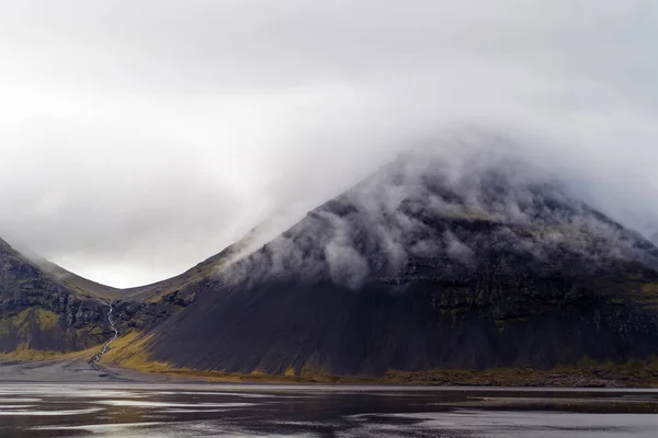 Striking Iceland Landscape Clouds Mountains — Stock Photo, Image