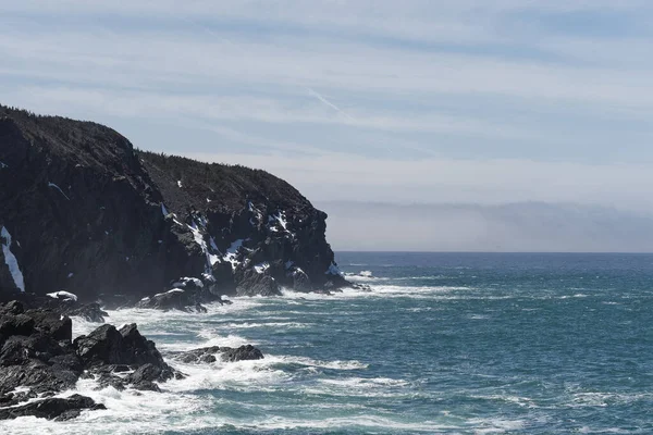 Хвилі Розбиваються Нерівний Ньюфаундленд Лабрадор Показують Красу Геологічні Особливості — стокове фото