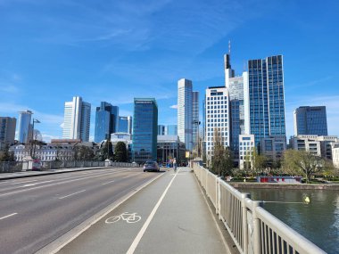 Frankfurt - Skyline ile Untermain Köprüsü