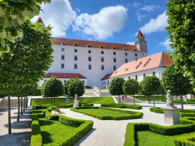 Slovakya 'daki Bratislava kalesindeki Barock bahçesi.