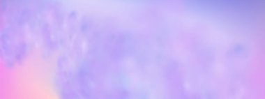 Kabarık bulutlu gökyüzü. Panoramik soyut pembe gökyüzü arkaplanı. Gradyan fantezi cenneti.