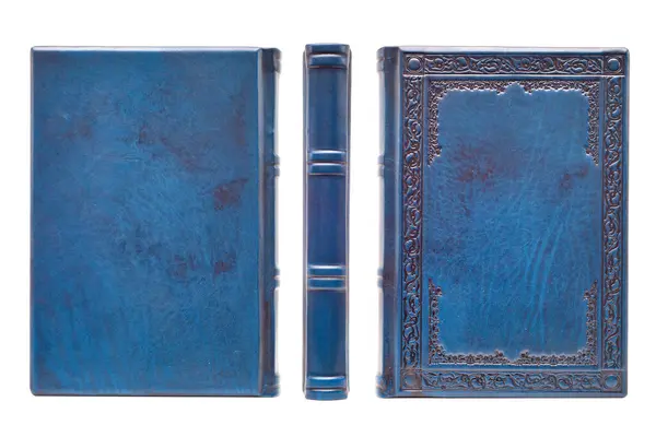 Yıllanmış mavi deri kitap izole edilmiş.