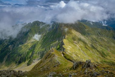 Karpat dağlarındaki manzara, Romanya 'nın en yüksek zirveleri