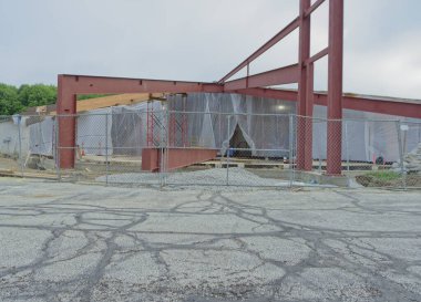 Katolik Kilisesi 'nin yeni çan kulesi ve kilise merkezi inşaatı 