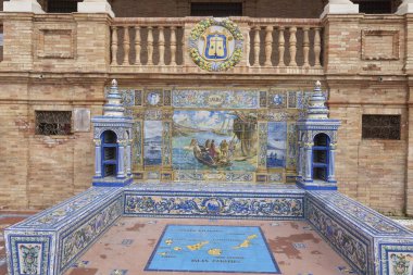 Sevilla Katedrali duvar resimleri ve süslü mezar taşları.