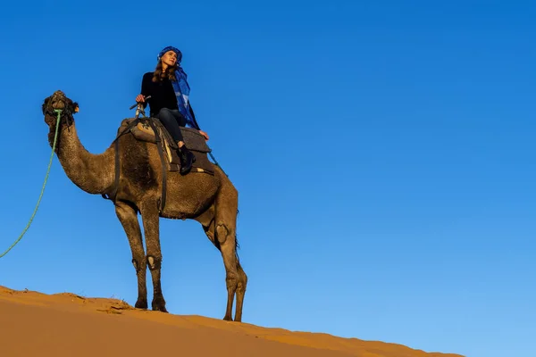 Beautiful Model Rides Camel Saharan Desert Morocco — Foto de Stock