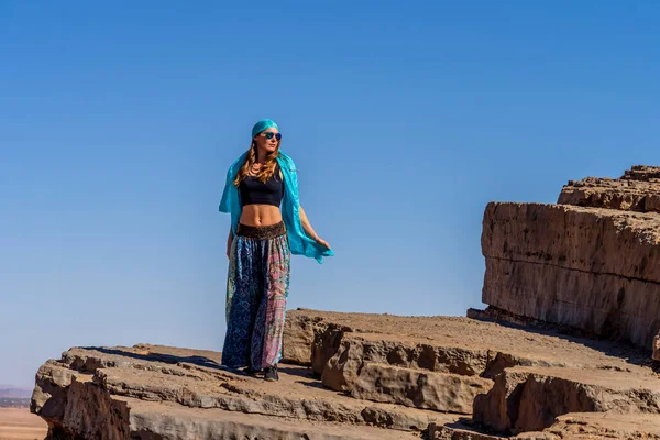 Magnifique Modèle Pose Plein Air Dans Les Montagnes Maroc — Photo