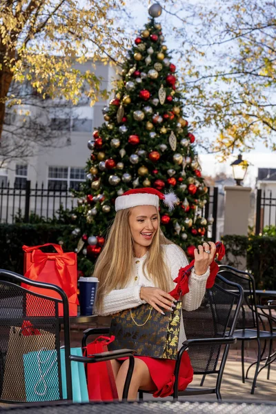 Vacker Blond Modell Njuter Varm Dag Julhelgen För Att Göra — Stockfoto