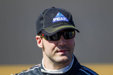 DAYTONA BEACH, FL - 13 Şubat 2011: Paul Menard (27) Daytona International Speedway at Daytona Beach, FL.