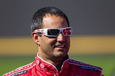 DAYTONA BEACH, FL - 13 Şubat 2011: Juan Pablo Montoya (42) Daytona 500 yarışı için Daytona Uluslararası Pisti, FL.