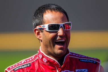 DAYTONA BEACH, FL - 13 Şubat 2011: Juan Pablo Montoya (42) Daytona 500 yarışı için Daytona Uluslararası Pisti, FL.