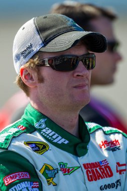 DAYTONA BEACH, FL - 13 Şubat 2011: Dale Earnhardt, Jr. (88) Daytona 500 yarışı için Daytona International Speedway, FL.