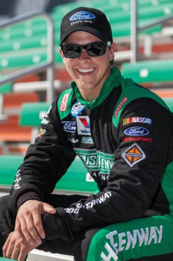 DAYTONA BEACH, FL - 20 Şubat 2011: Trevor Bayne (21) Daytona 500 yarışını Daytona International Speedway at Daytona Beach, FL.