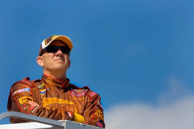 March 23, 2007 - Bristol, TN, USA: Dale Jarrett waits his turn to qualify for the Food City 500 NASCAR Nextel Cup race in Bristol, TN.