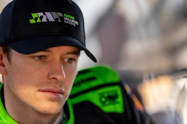 Cambridge, Cambridgeshire, İngiltere 'den CALLUM ILOTT (77), Thermal CA' daki Termal Kulüp Açık Testi 'ne hazırlanıyor.