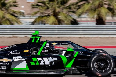 Cambridge, Cambridgeshire, İngiltere 'den CALLUM ILOTT (77), Thermal CA' daki Termal Kulüp Açık Testi sırasında dönüşler yoluyla seyahat ediyor..