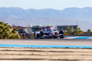 Şikago, Illinois 'den DAVID MALUKAS (18), Termal Klüpte Termal Klüp Açık Sınav için yapılan bir alıştırma sırasında dönüşler boyunca seyahat ediyor..