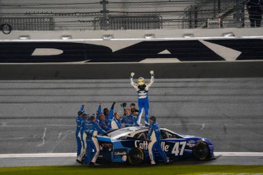 RICKY STENHOUSE, Jr. wins the Daytona 500 in Daytona Beach, FL, USA