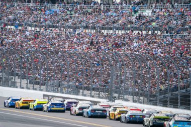RYAN BLANEY races through the turns during the Daytona 500 at the Daytona International Speedway in Daytona Beach FL.