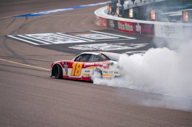 Phoenix Raceway, Avondale, AZ, ABD 'deki United Rentals 200 için NASCAR Xfinity Serisi' ne ev sahipliği yapıyor.