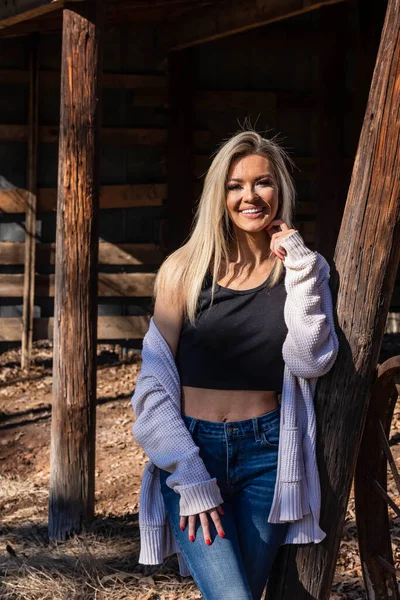 Gorgeous Blonde Cowgirl Model Poses Outdoors While Enjoying Spring Weather — Photo