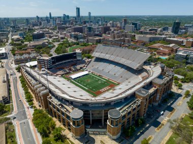 Teksas, Austin 'deki Darrell K Royal Memorial Stadyumu. Teksas Üniversitesi kampüsü..  